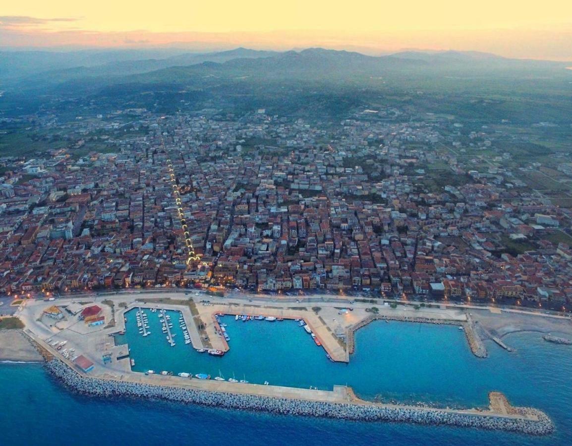 Climatizzato In Centro A 100M Dal Mare Ciro Marina Exterior photo