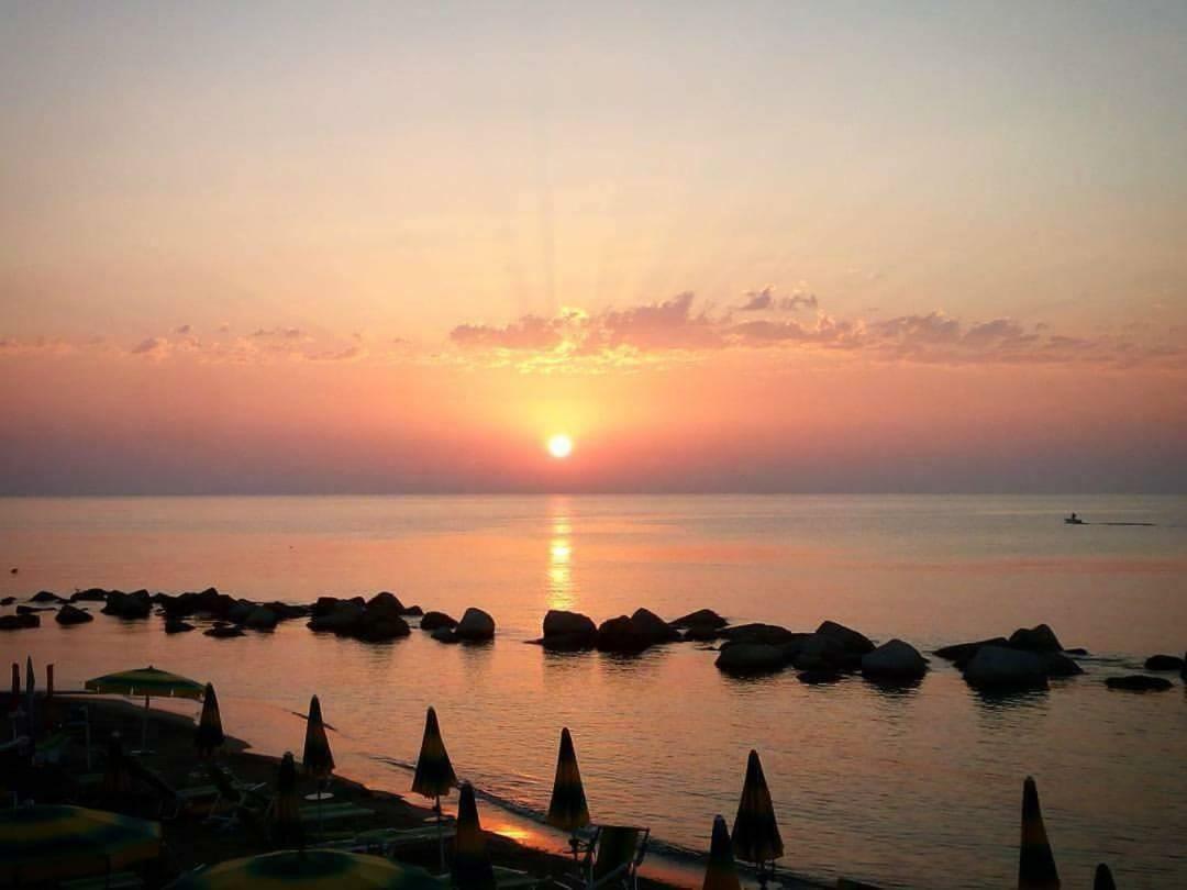 Climatizzato In Centro A 100M Dal Mare Ciro Marina Exterior photo