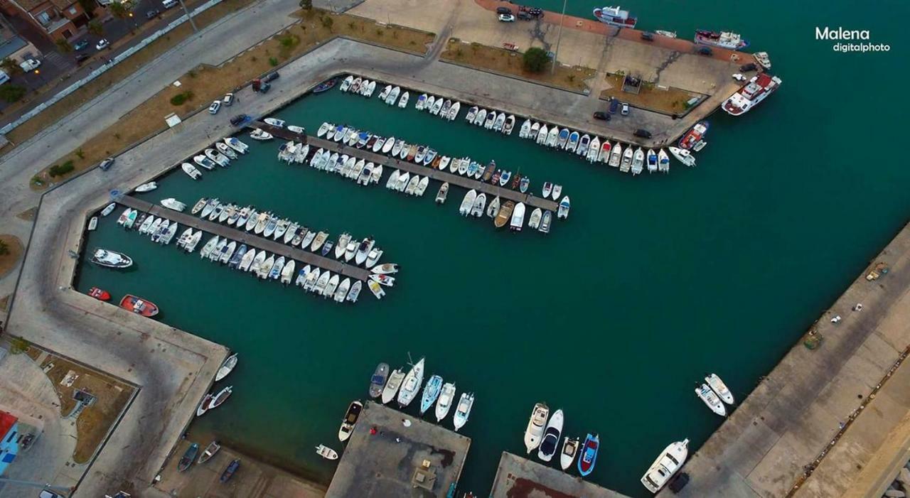 Climatizzato In Centro A 100M Dal Mare Ciro Marina Exterior photo